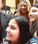 Fan_signings_on_street_282329.jpg