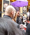 Fan_signings_on_street_282429.jpg