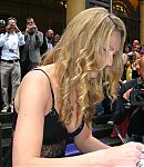 Fan_signings_on_street_28329.jpg